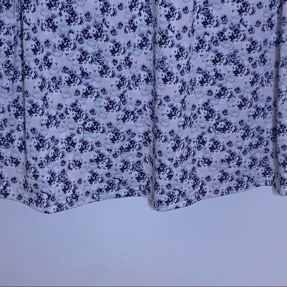 ADRIANNE PAPELL Blue Floral Flutter Sleeve Ruffled High Neck Blouse - Picture 3 of 10
